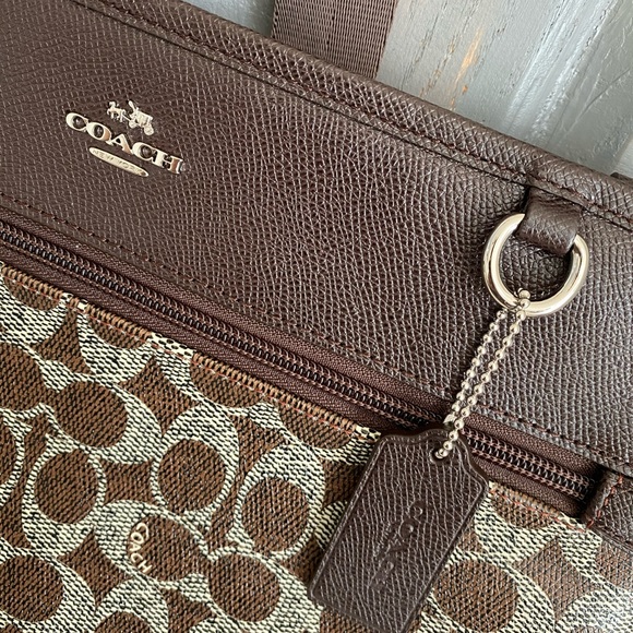 Coach Signature print Spencer crossbody, brown - Picture 6 of 9